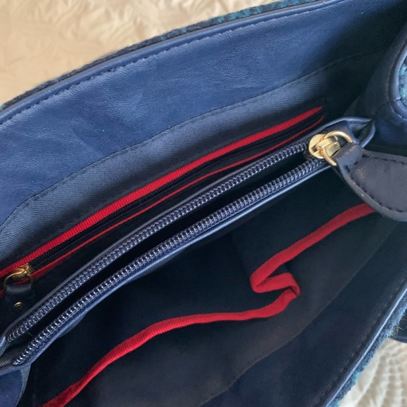 Tommy Hilfiger purse. Used. - Picture 5 of 7